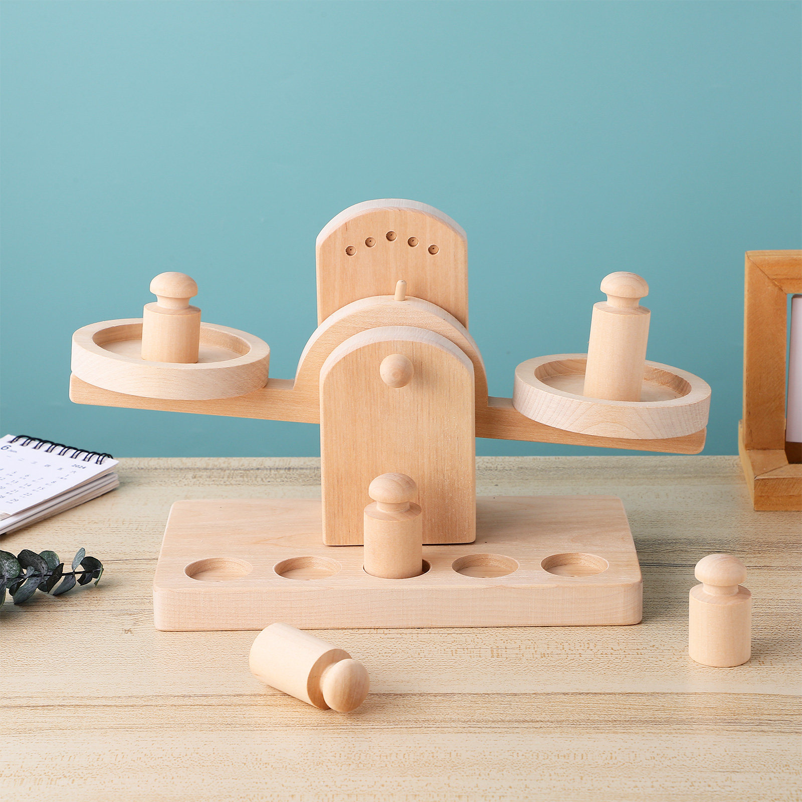 木製バランススケール1セット 子供向け創造的教育玩具 数値計 - Kids Education Calculator のレビューと価格